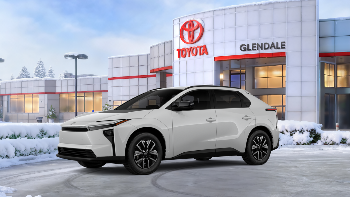New 2027 Wind Chill Pearl <sup>1</sup> Toyota  XLE image 3