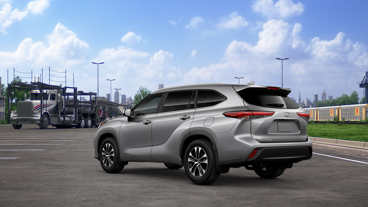 2025 Toyota Highlander XLE photo 8