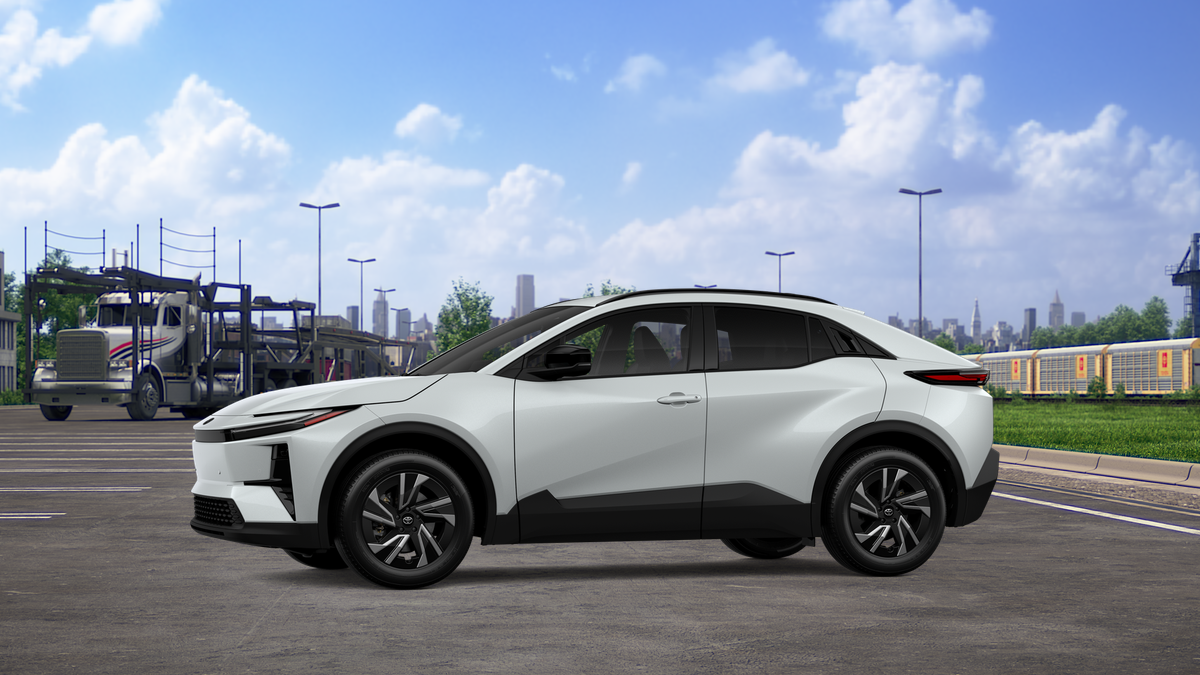 New 2026 Wind Chill Pearl <sup>1</sup> Toyota  SE image 5