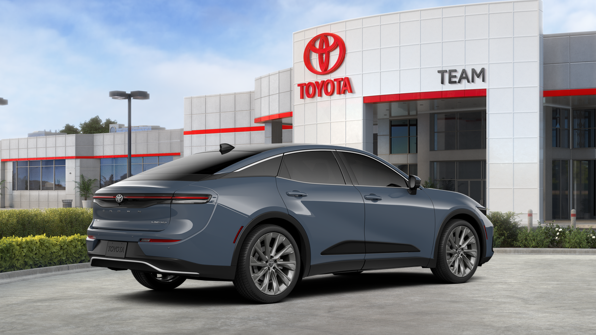 2026 Toyota Crown Limited - Photo 16