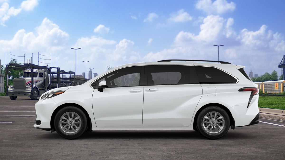 2025 Toyota Sienna LE photo 3