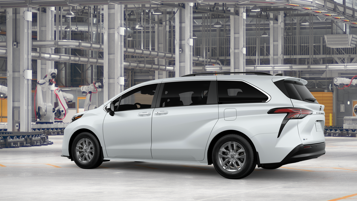 Sienna XLE 2.5L Hybrid Engine Front-Wheel Drive 7-passenger seating [4]