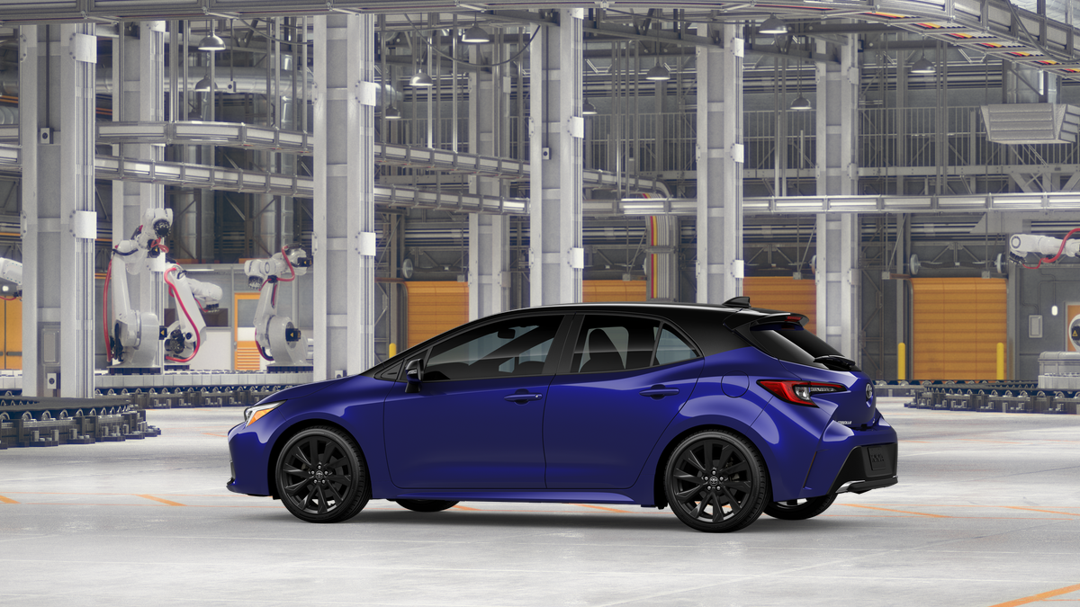 New 2026 Blue Crush Metallic with Midnight Black Metallic roof <sup>1</sup> Toyota  XSE image 7