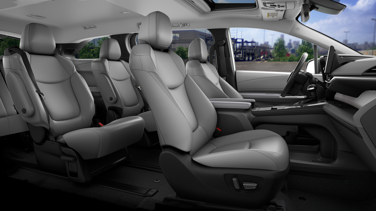 2025 Toyota Sienna XLE photo 20