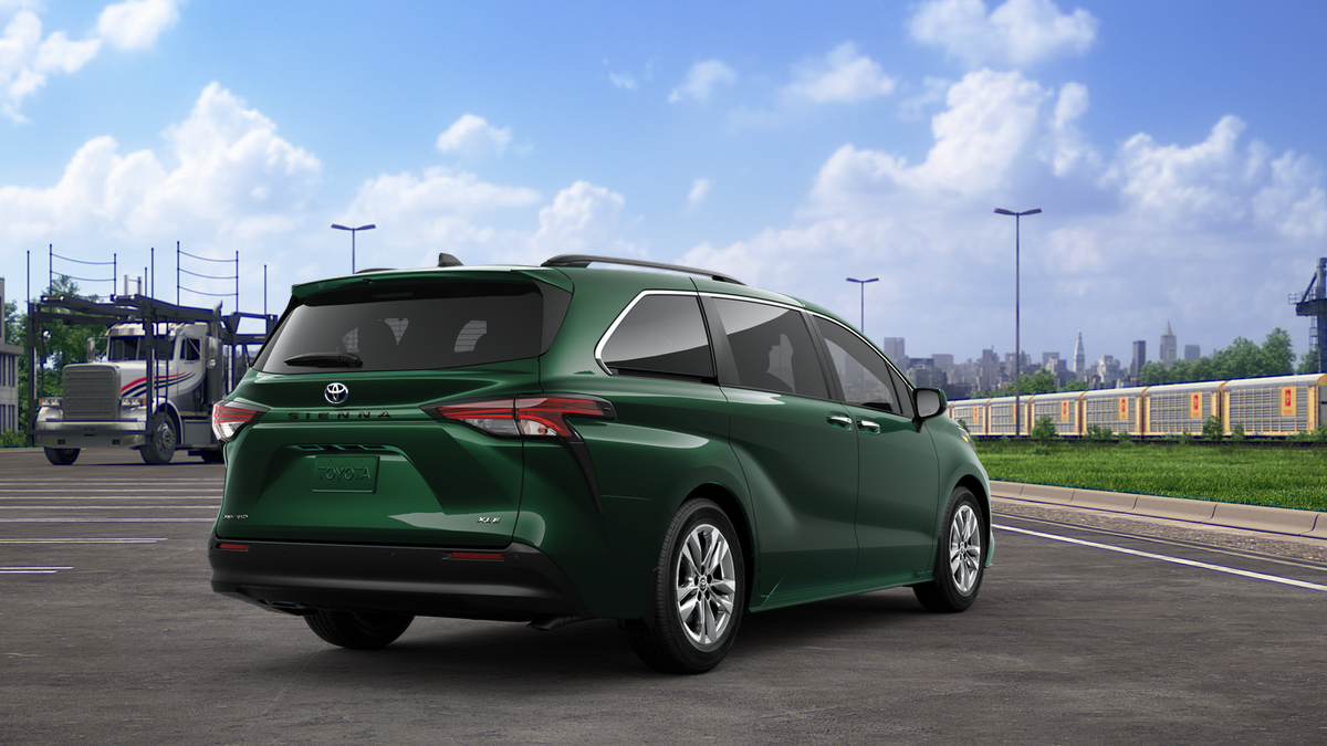 2025 Toyota Sienna XLE photo 9
