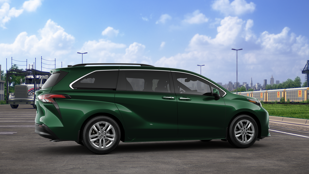 2025 Toyota Sienna XLE photo 11