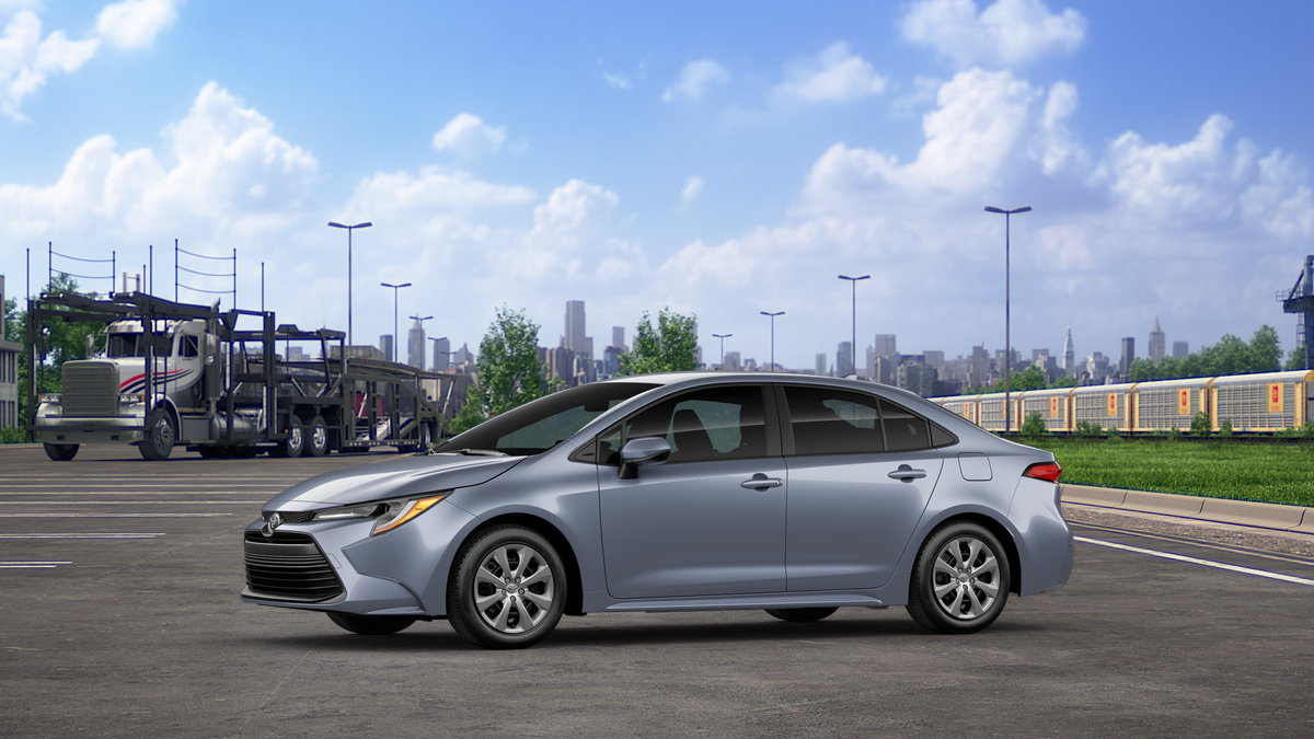 2025 Toyota Corolla LE photo 4