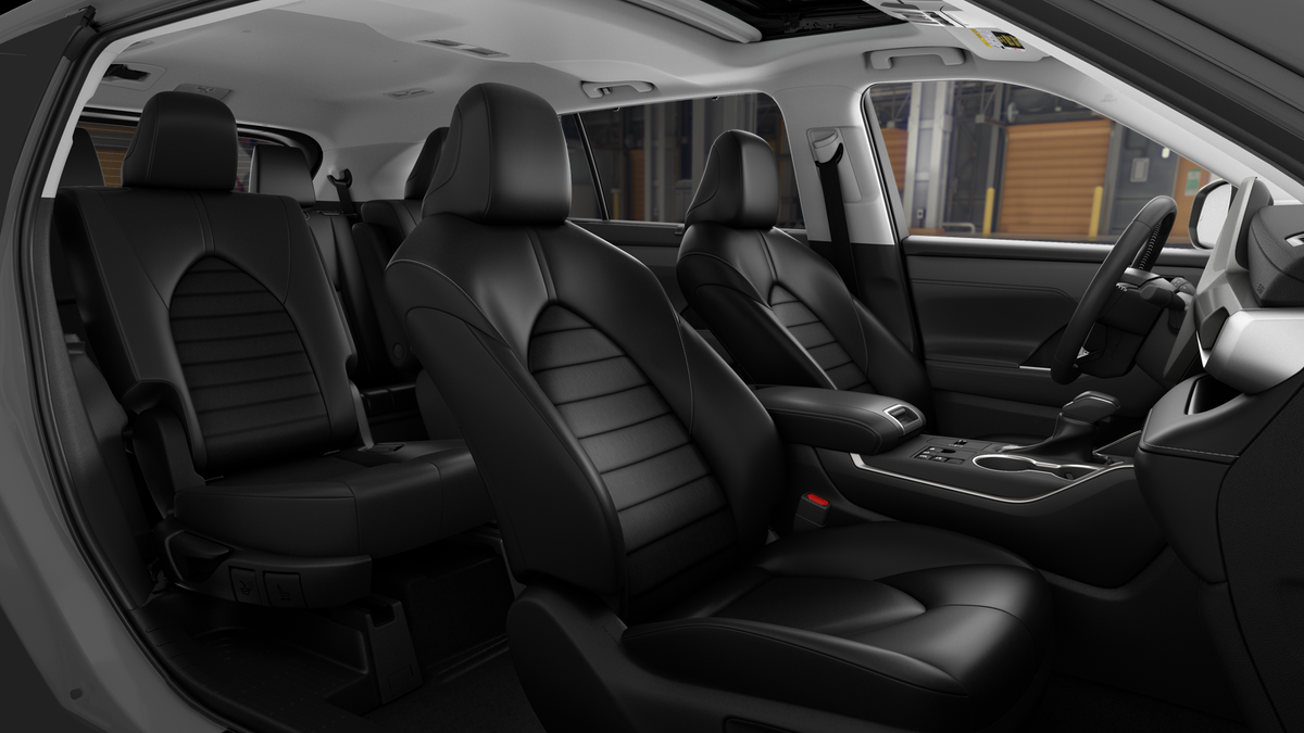 2025 Toyota Highlander XLE photo 18