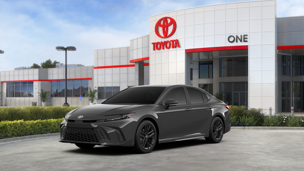 2026 Toyota Camry SE Hybrid's photo