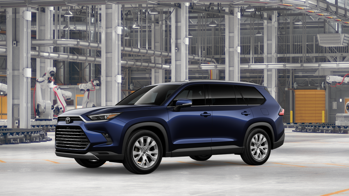 2026 Toyota Highlander Hybrid Limited photo 2