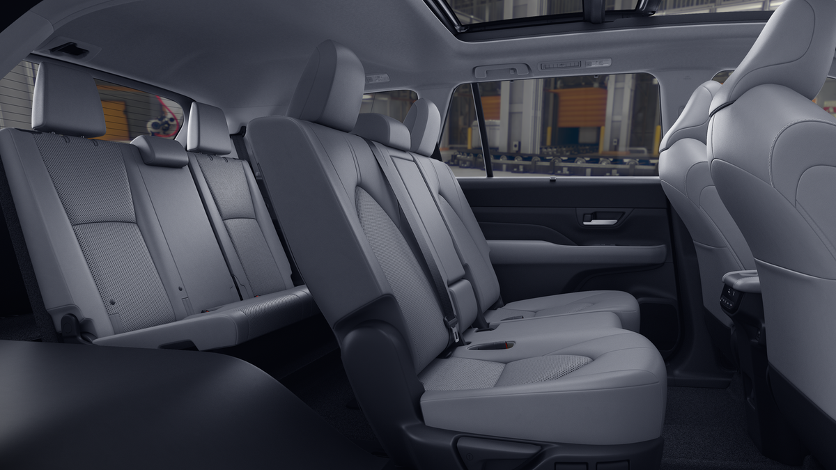 New 2026 Wind Chill Pearl <sup>1</sup> Toyota  XLE image 2