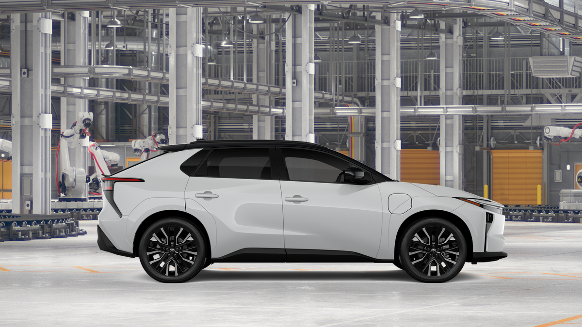 New 2026 Wind Chill Pearl with Midnight Black Metallic roof <sup>1</sup> Toyota  Limited image 14