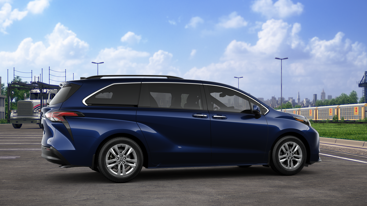 2025 Toyota Sienna XLE photo 11