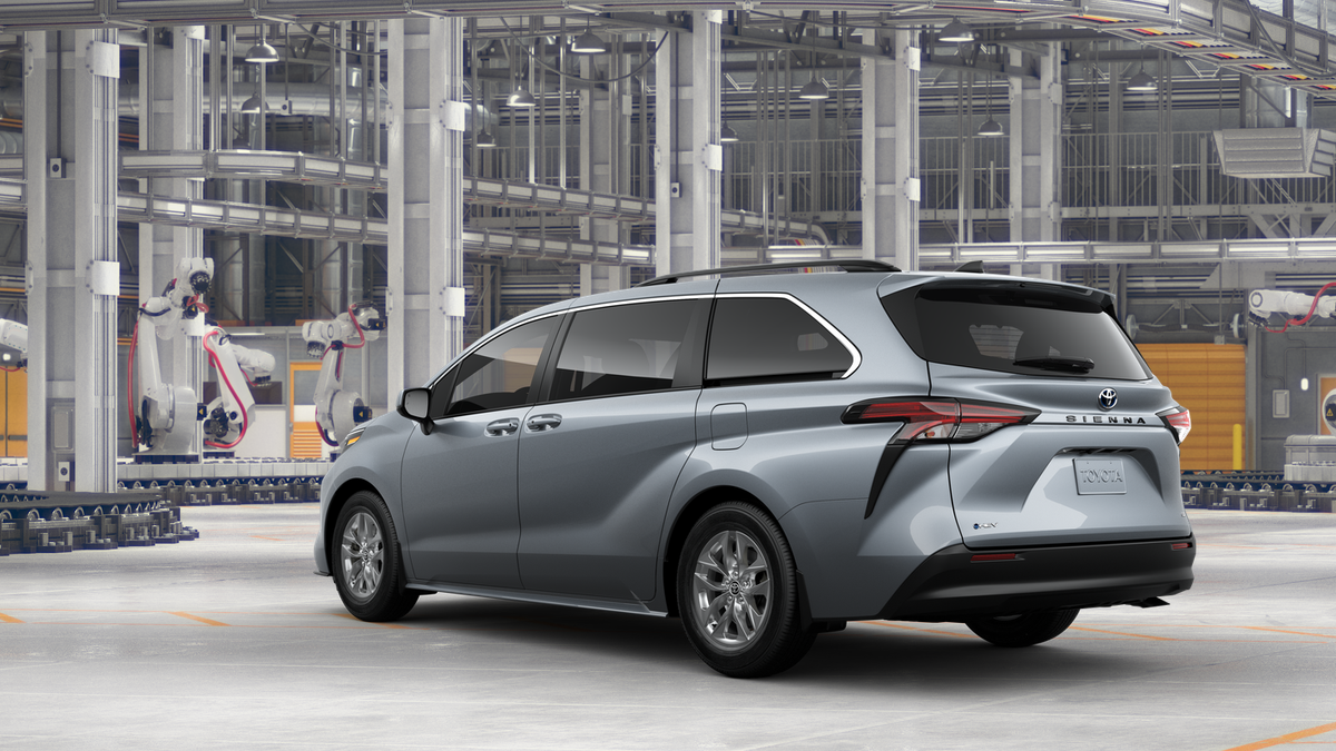 2025 Toyota Sienna LE photo 6