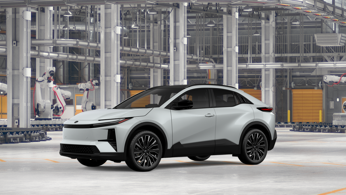 New 2027 Wind Chill Pearl <sup>1</sup> Toyota  XSE image 3