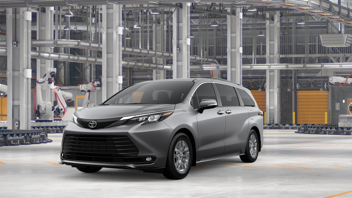 2026 Toyota Sienna XLE's photo