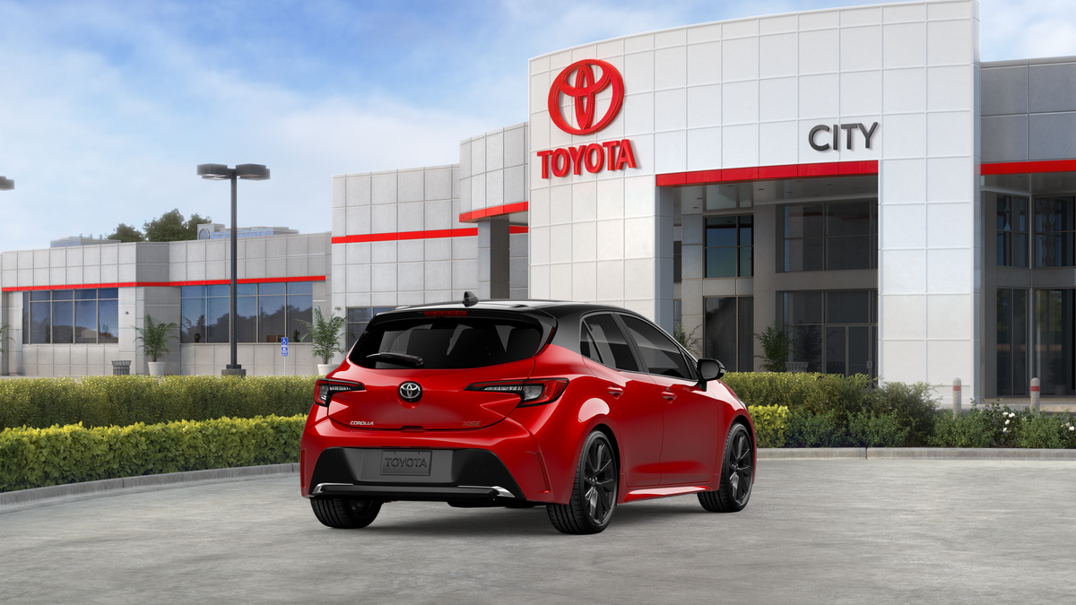 New 2027 Finish Line Red with Black roof <sup>1</sup> Toyota  XSE image 11