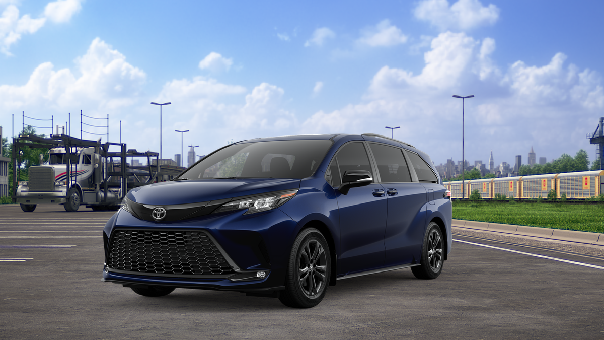 2026 Toyota Sienna XSE's photo