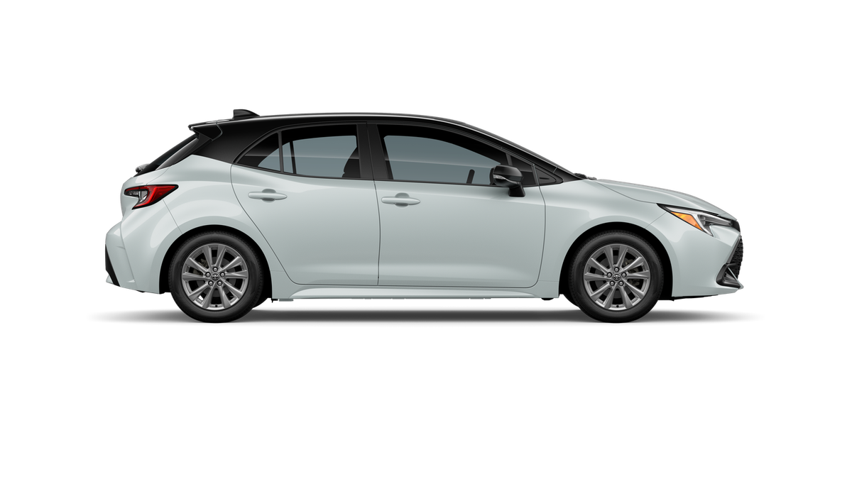 New 2026 Wind Chill Pearl with Midnight Black Metallic roof <sup>1</sup> Toyota  SE image 14