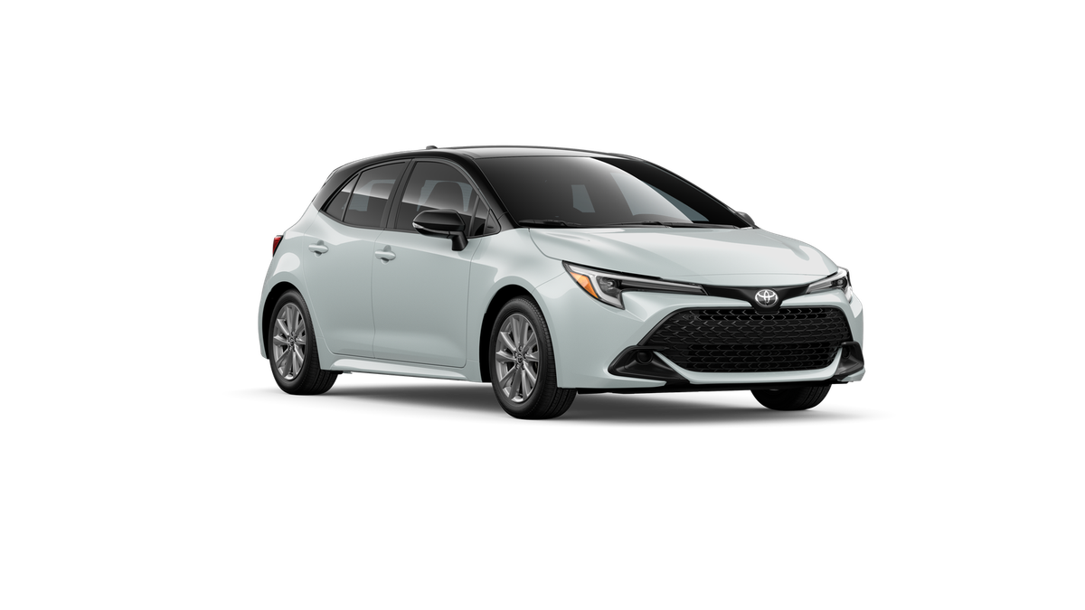 New 2026 Wind Chill Pearl with Midnight Black Metallic roof <sup>1</sup> Toyota  SE image 17