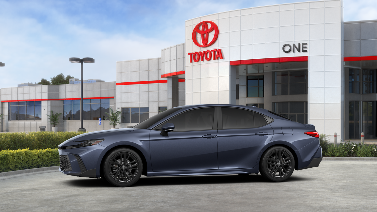 2026 Toyota Camry SE photo 3