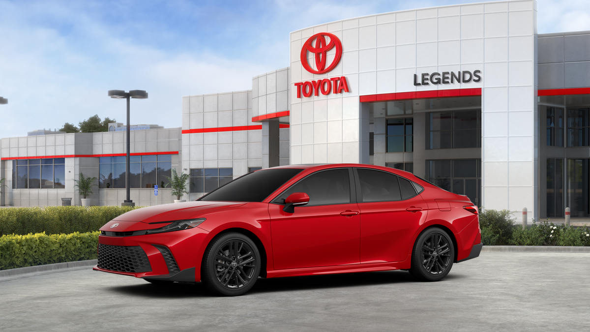 2025 Toyota Camry SE photo 3
