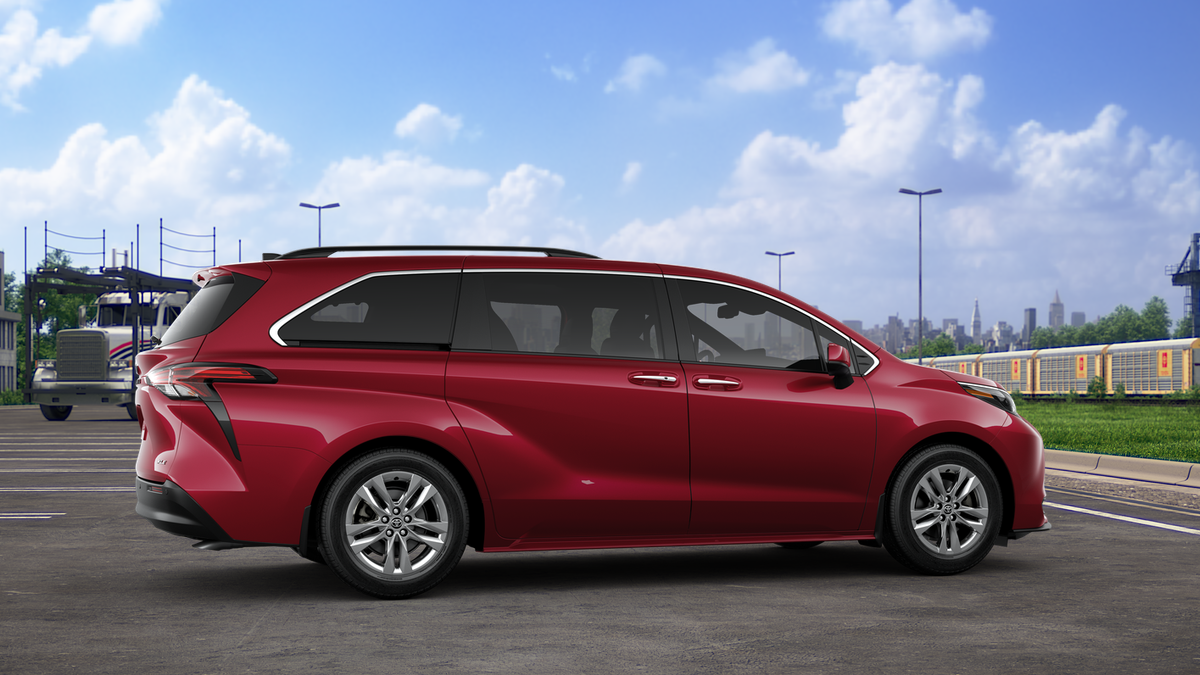 2025 Toyota Sienna XLE photo 11