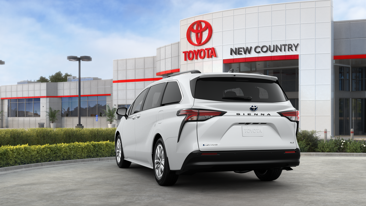 2025 Toyota Sienna XLE photo 37