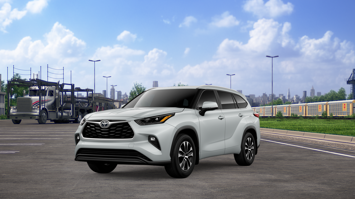 2026 Toyota Highlander XLE's photo