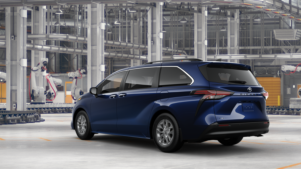 2025 Toyota Sienna XLE photo 8