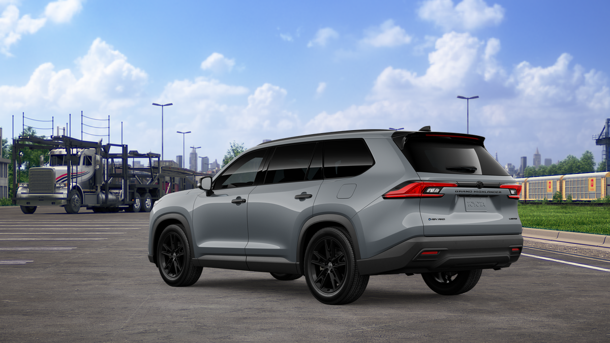2026 Toyota Highlander Hybrid photo 8