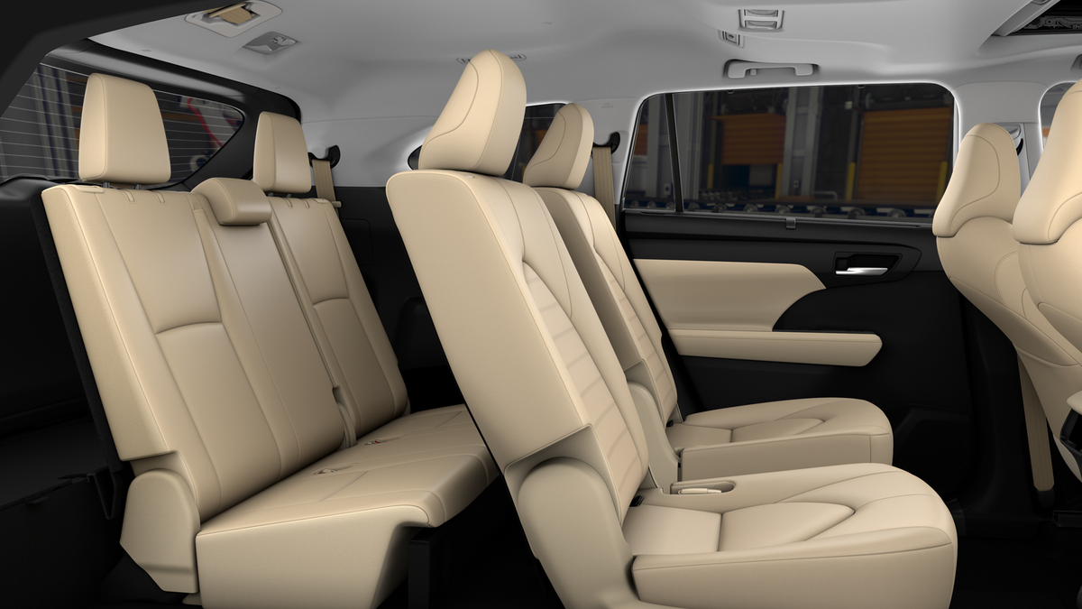2025 Toyota Highlander XLE photo 21