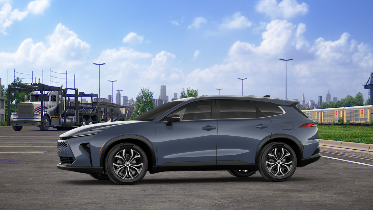 2025 Toyota Crown Signia XLE photo 2