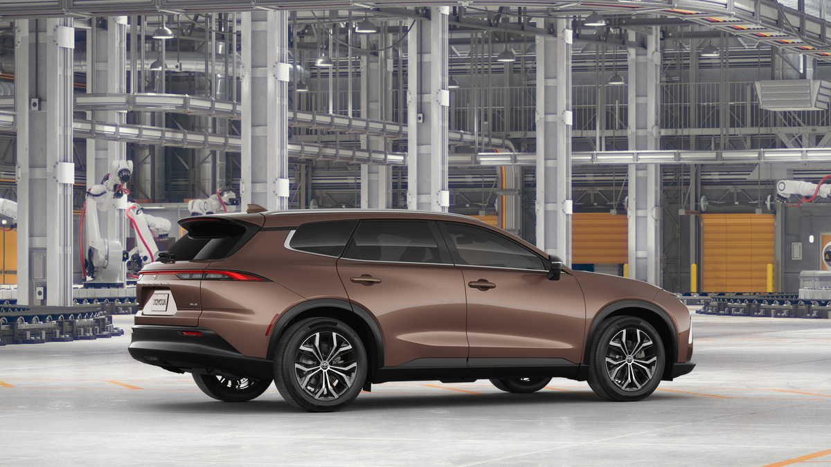 2025 Toyota Crown Signia XLE photo 11