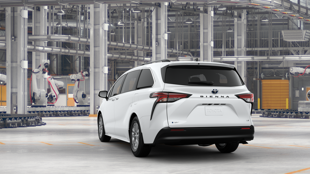 2025 Toyota Sienna LE photo 8