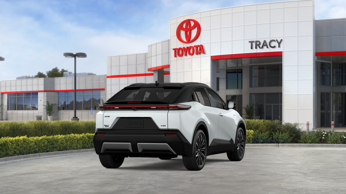 New 2026 Wind Chill Pearl with Midnight Black Metallic roof <sup>1</sup> Toyota  XSE image 11
