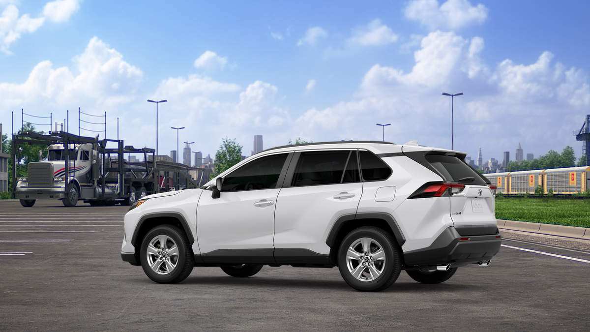 2025 Toyota RAV4 XLE photo 7