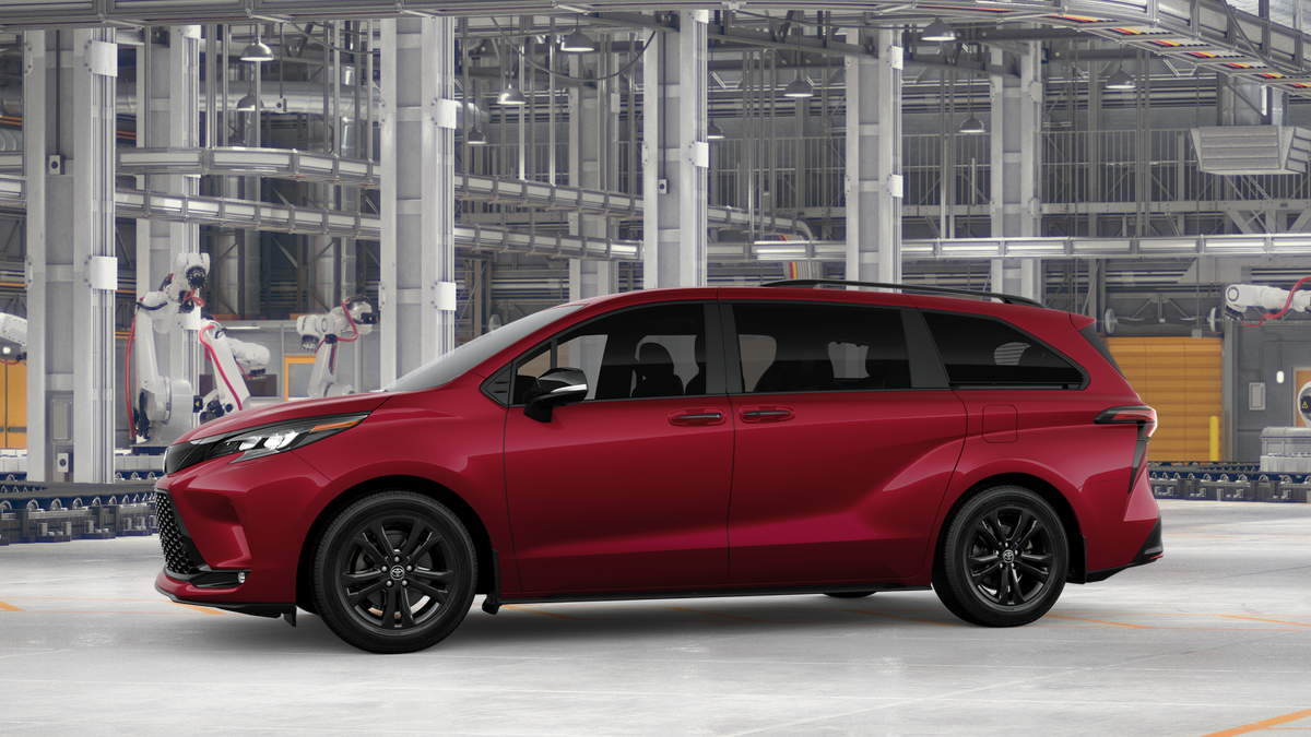 2026 Toyota Sienna XSE photo 3