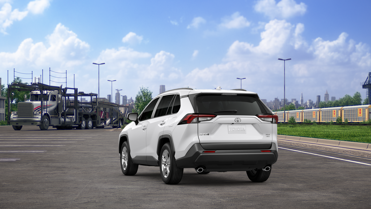 2025 Toyota RAV4 XLE photo 9