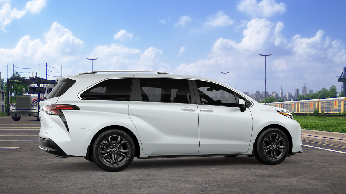 New 2026 Wind Chill Pearl <sup>1</sup> Toyota  Platinum image 13