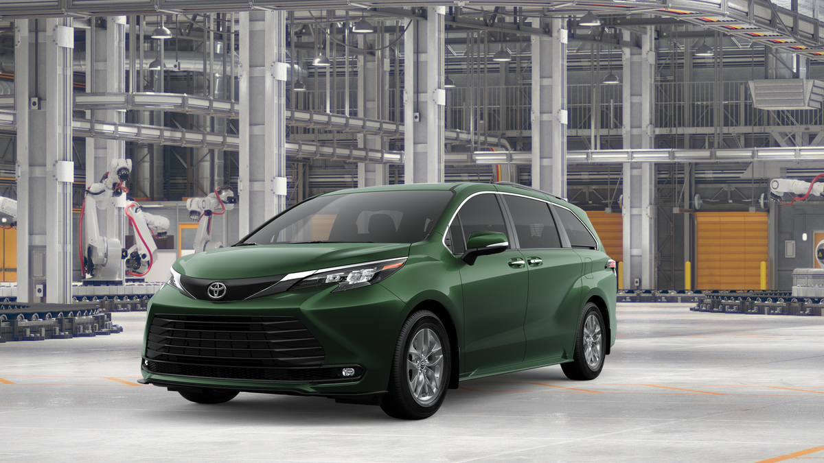 2026 Toyota Sienna XLE's photo