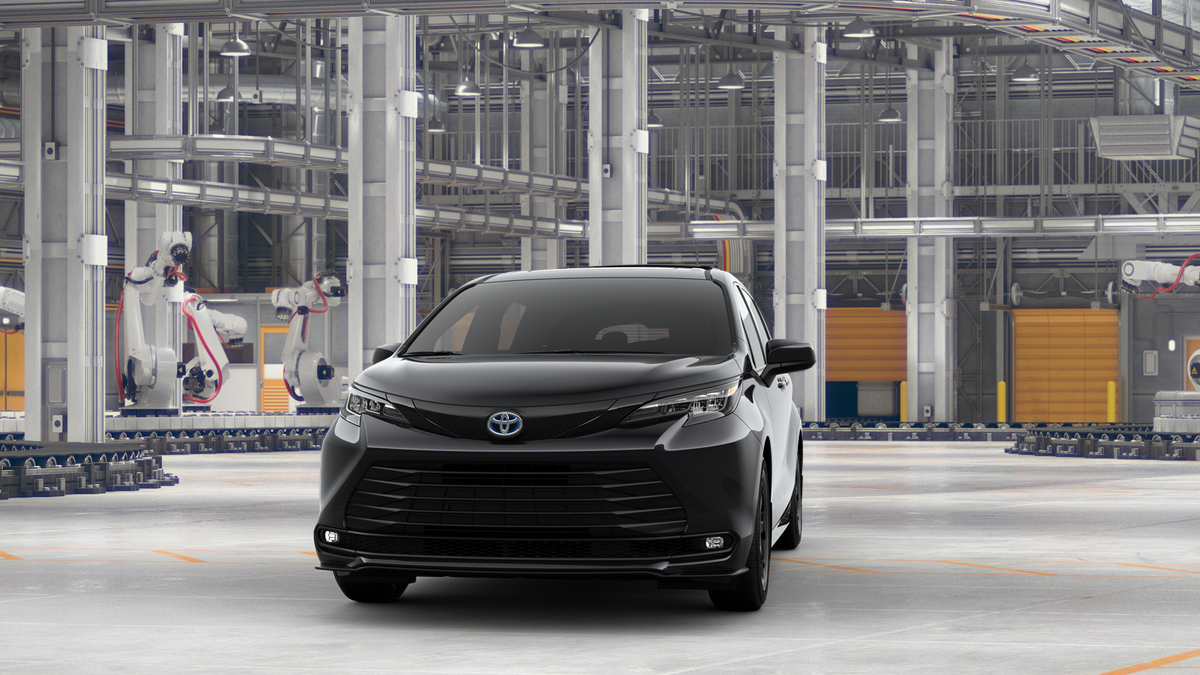 2025 Toyota Sienna Woodland Edition photo 3