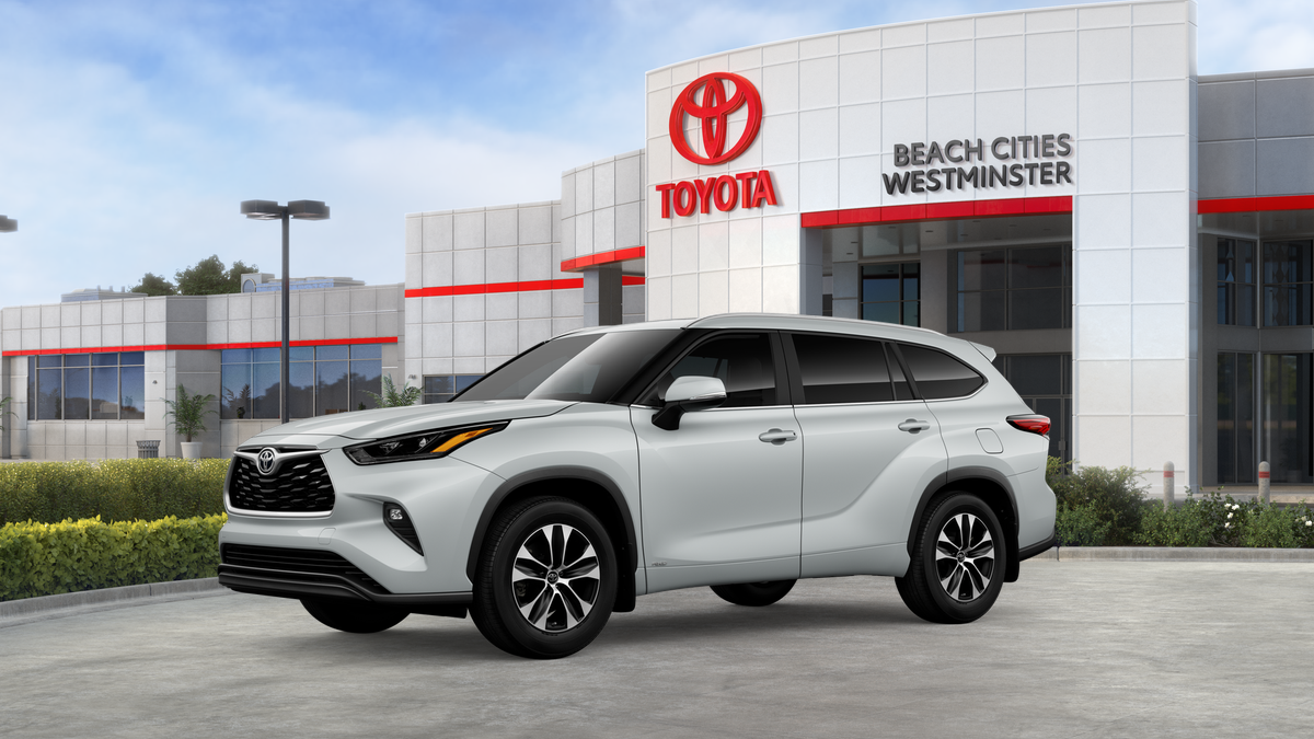 New 2026 Wind Chill Pearl <sup>1</sup> Toyota  XLE image 4