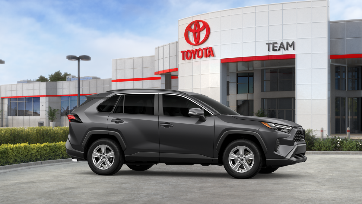 2025 Toyota RAV4 XLE photo 23