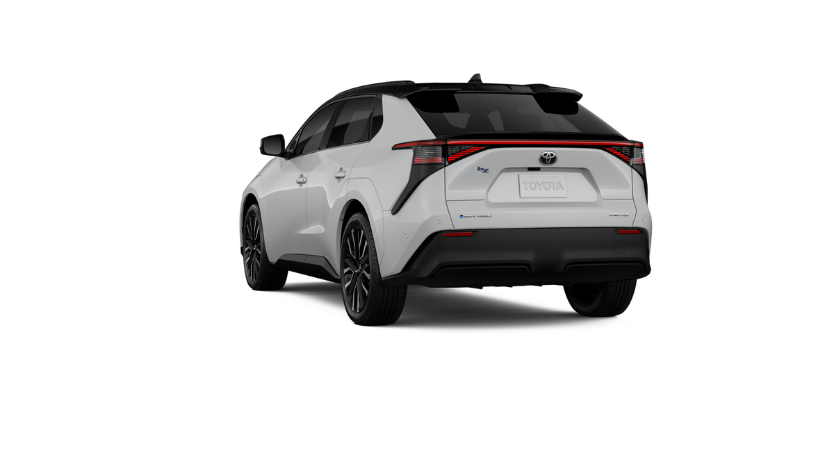 New 2026 Wind Chill Pearl with Midnight Black Metallic roof <sup>1</sup> Toyota  Limited image 19