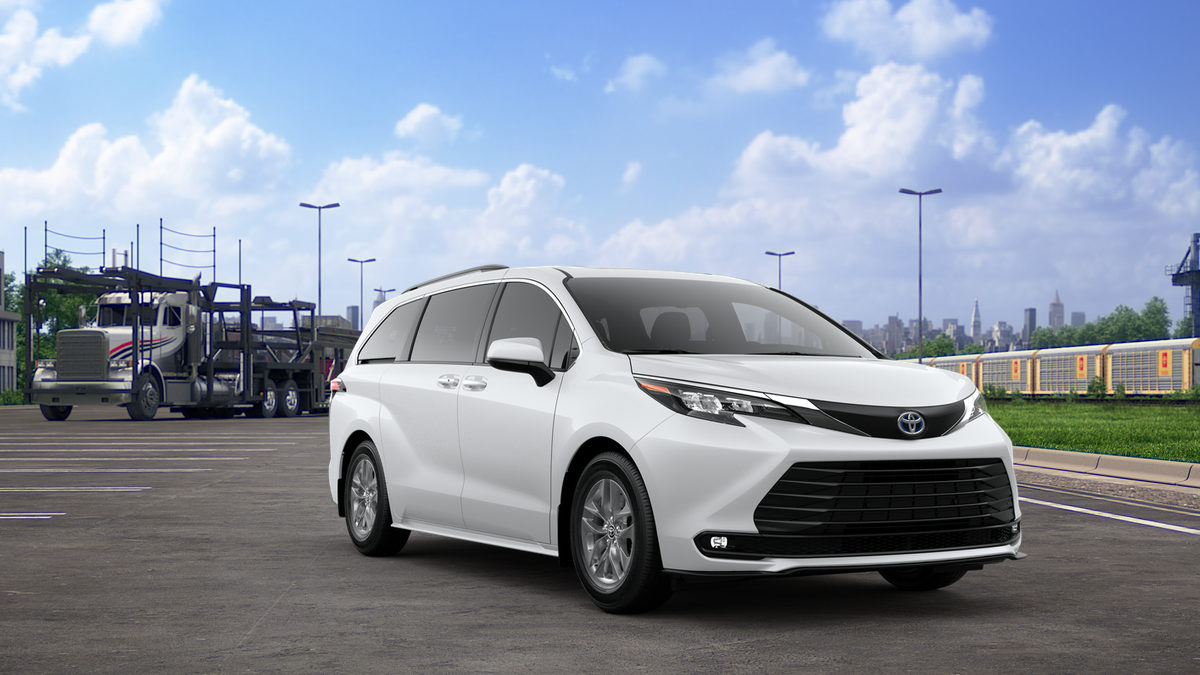 2025 Toyota Sienna XLE photo 15