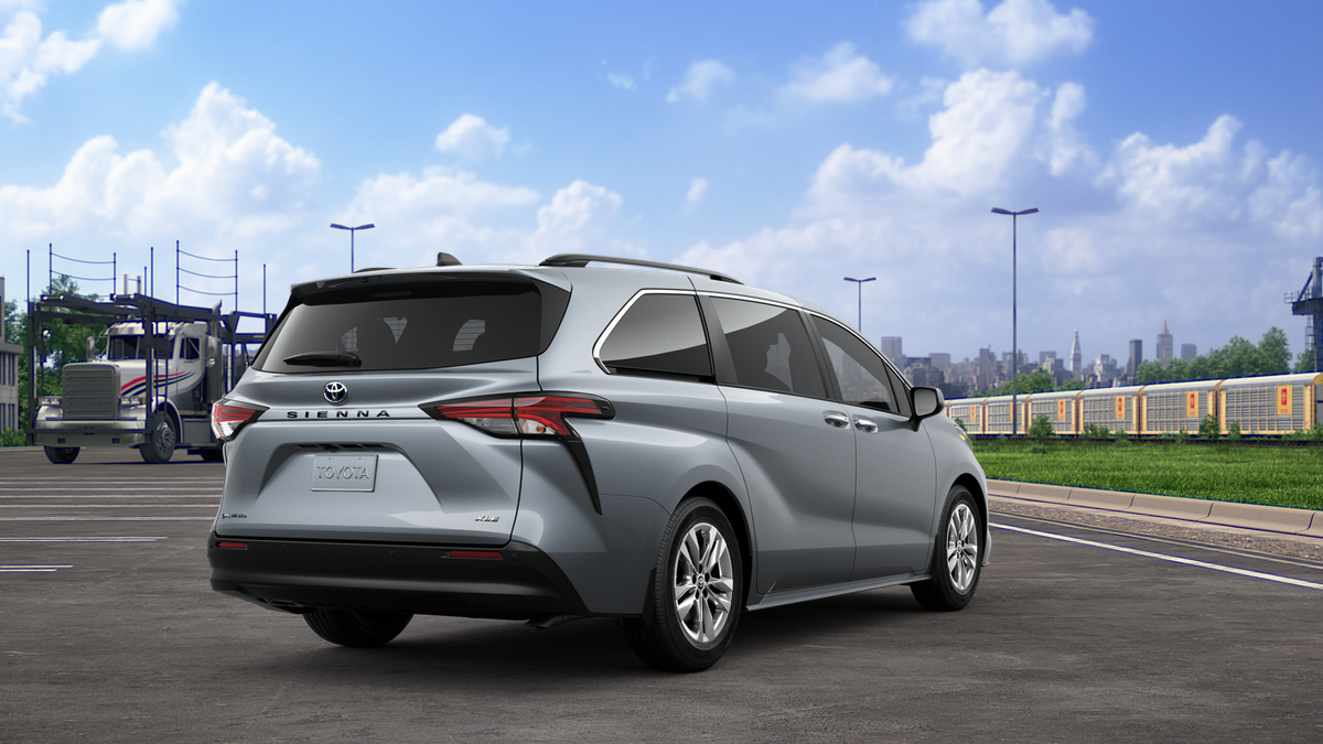 2025 Toyota Sienna XLE photo 11