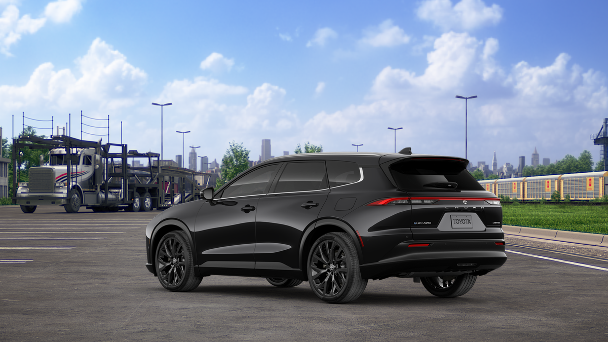 2025 Toyota Crown Signia Limited photo 3