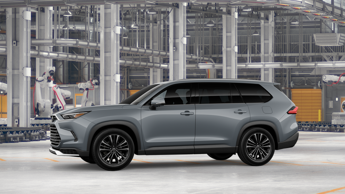 2026 Toyota Highlander Hybrid Platinum photo 3