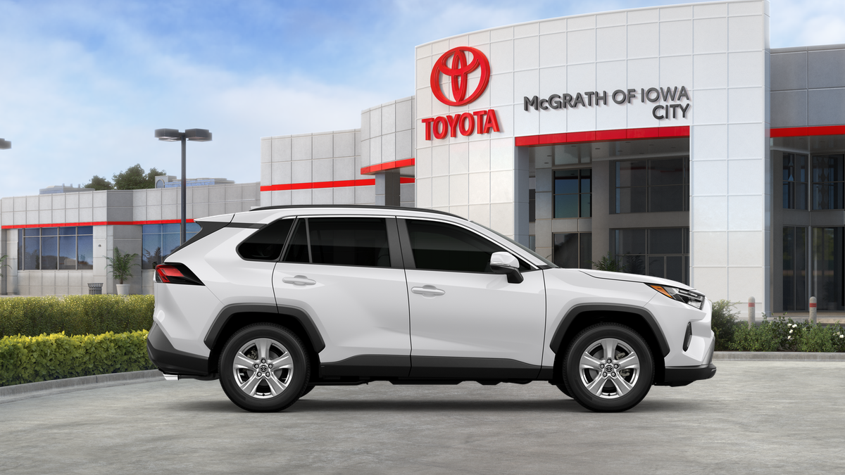 2025 Toyota RAV4 XLE photo 4
